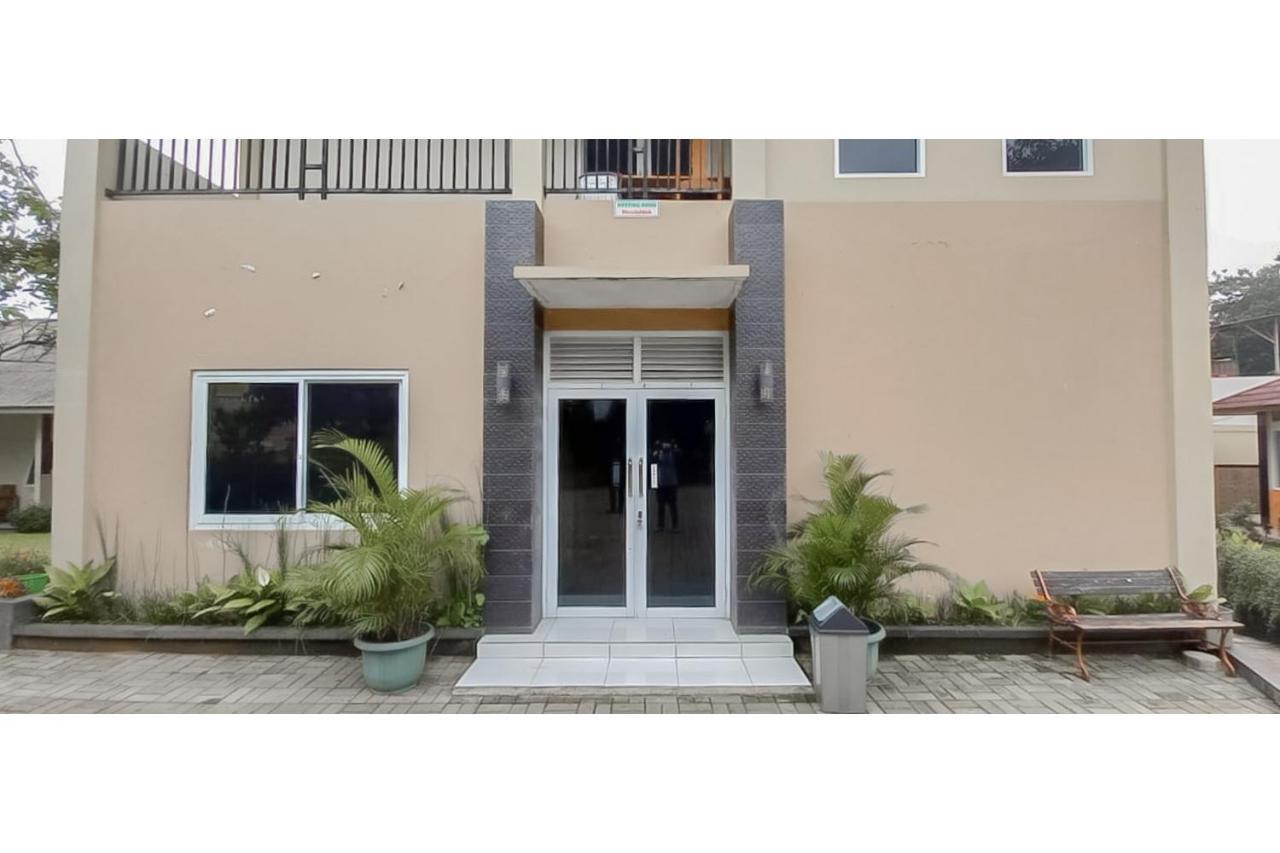 Hotel Sri Indrawati Puncak Mitra Reddoorz Bogor Exteriör bild