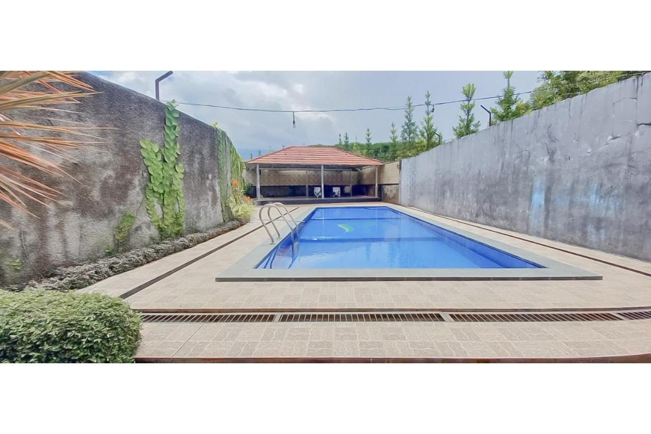 Hotel Sri Indrawati Puncak Mitra Reddoorz Bogor Exteriör bild