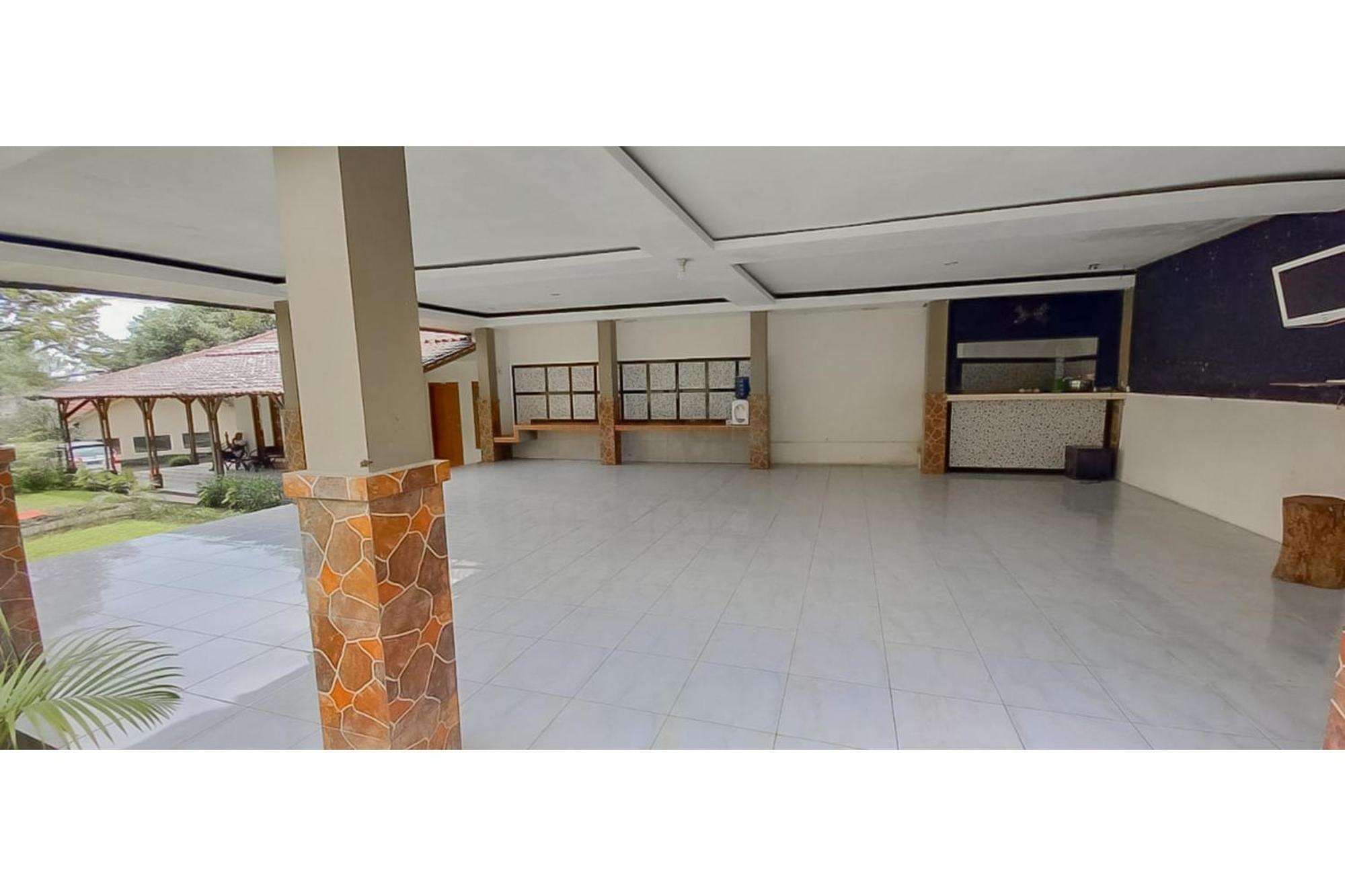 Hotel Sri Indrawati Puncak Mitra Reddoorz Bogor Exteriör bild